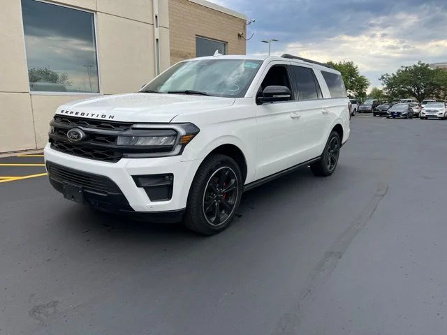 Used 2024 White Ford Limited image 4