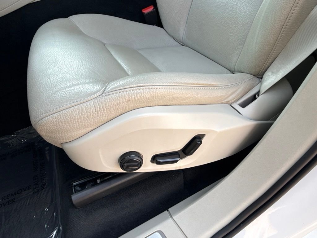 Used 2021 White Volvo T5 Momentum image 20