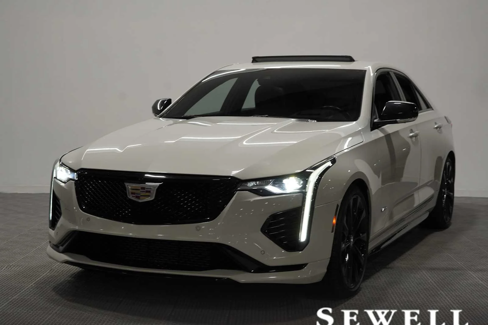 2023 Cadillac CT4 V-Series's photo