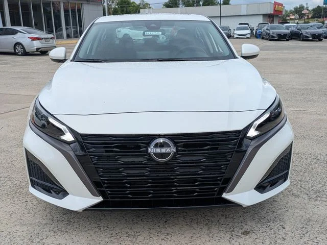 New 2026 White Nissan 2.5 SV image 9
