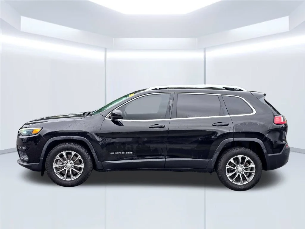 Used 2019 Black Jeep Latitude Plus image 14