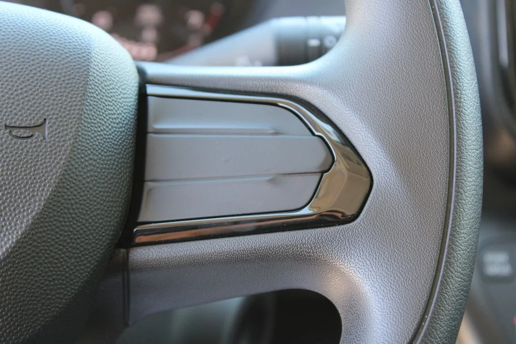 New 2026 Bright White Clear-Coat Exterior Paint Ram Low Roof image 22