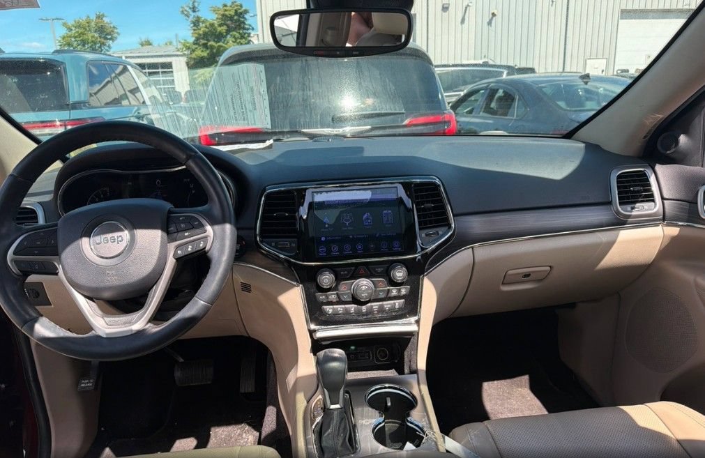 Used 2019 Velvet Red Pearlcoat Jeep Limited image 9