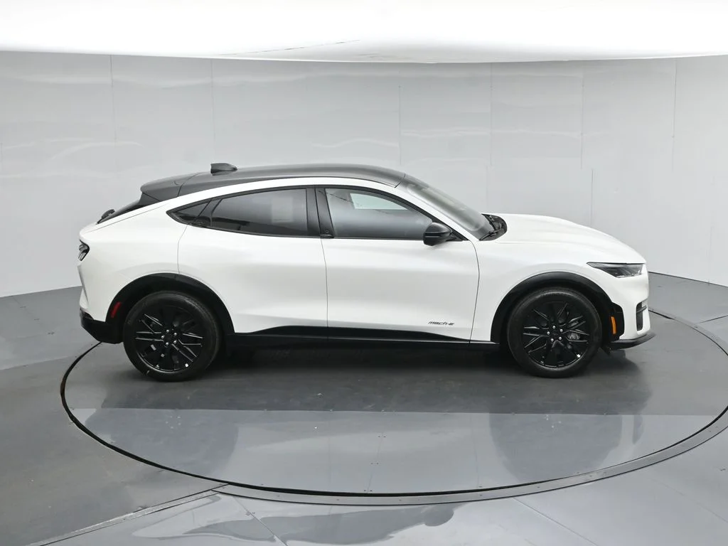 New 2026 Star White Metallic Tri-coat Ford Premium image 38