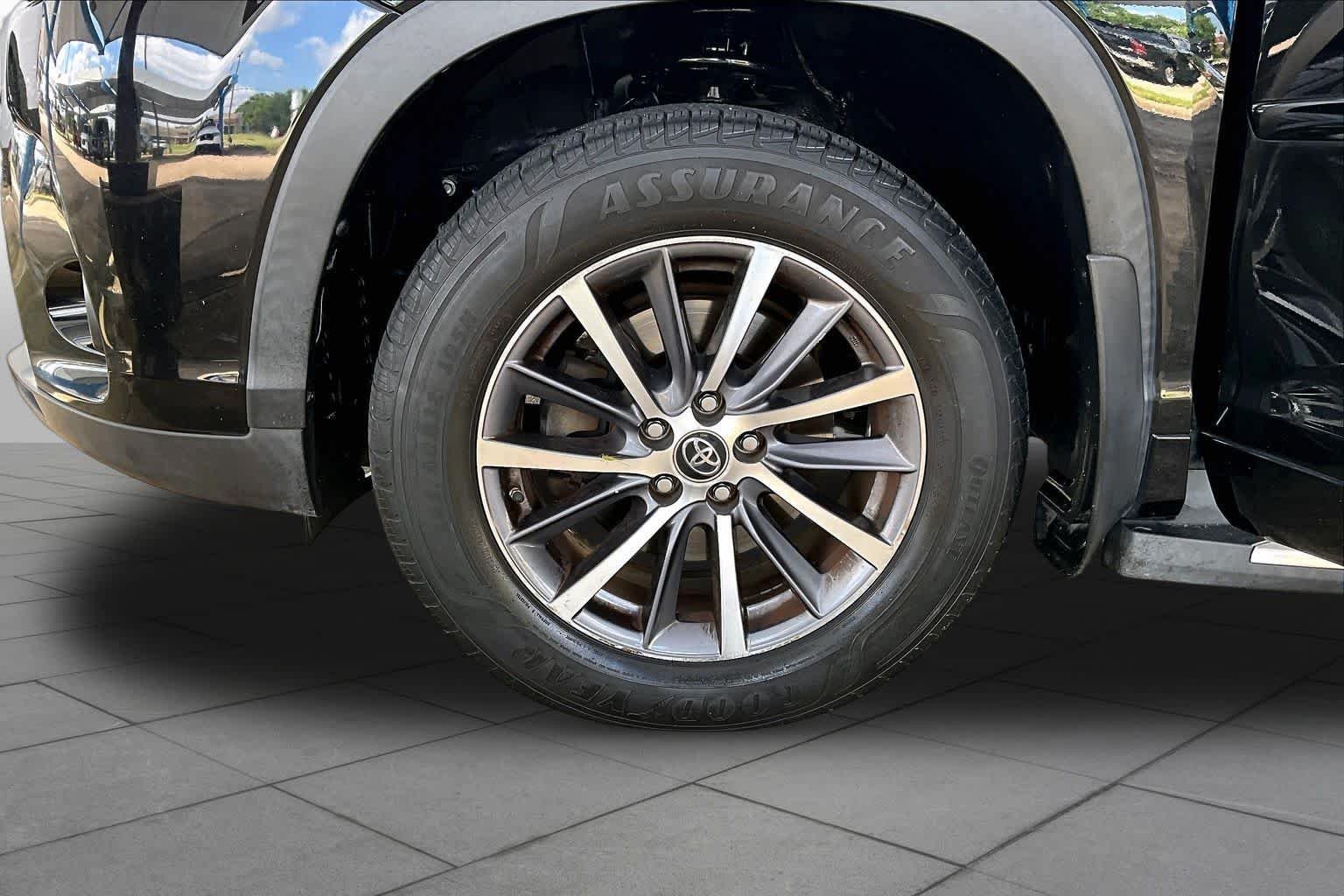 Used 2017 Midnight Black Metallic Toyota XLE image 10