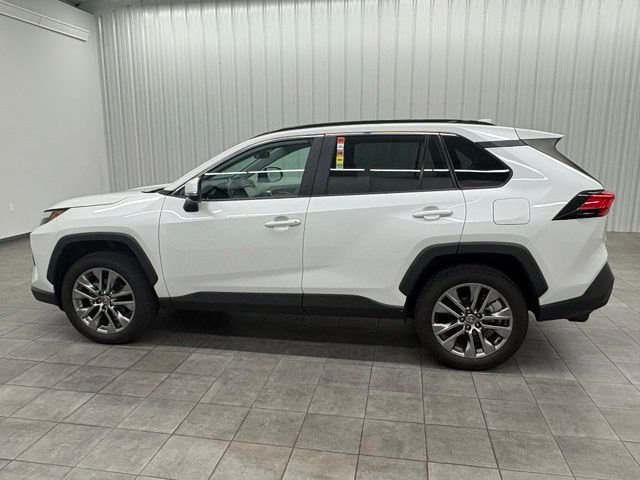 Used 2025 Beige Toyota XLE Premium image 6