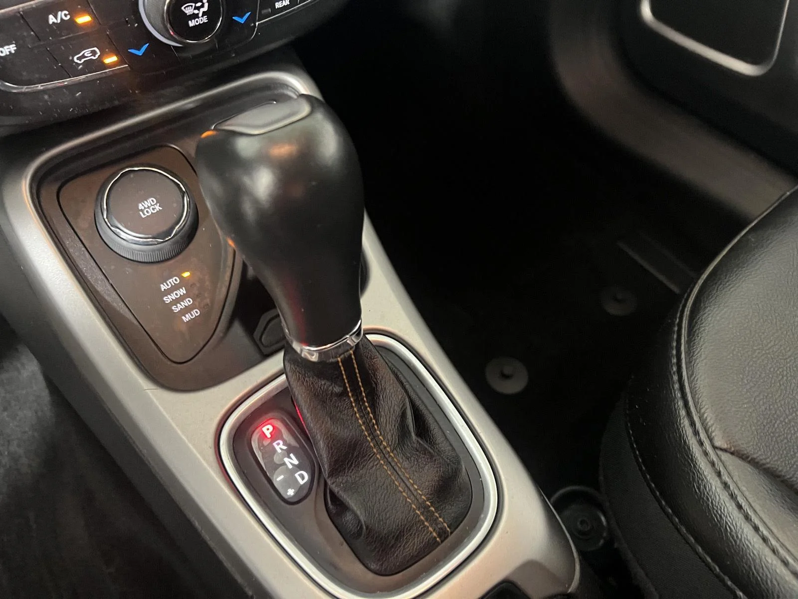 Used 2020 White Clearcoat Jeep Latitude image 18