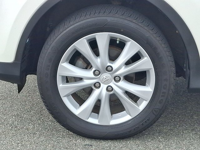 Used 2013 White Toyota Limited image 37