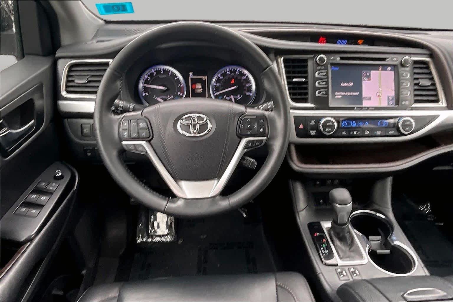 Used 2019 Midnight Black Metallic Toyota XLE image 5