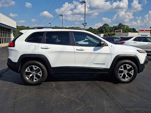 Used 2015 White Jeep Trailhawk image 7
