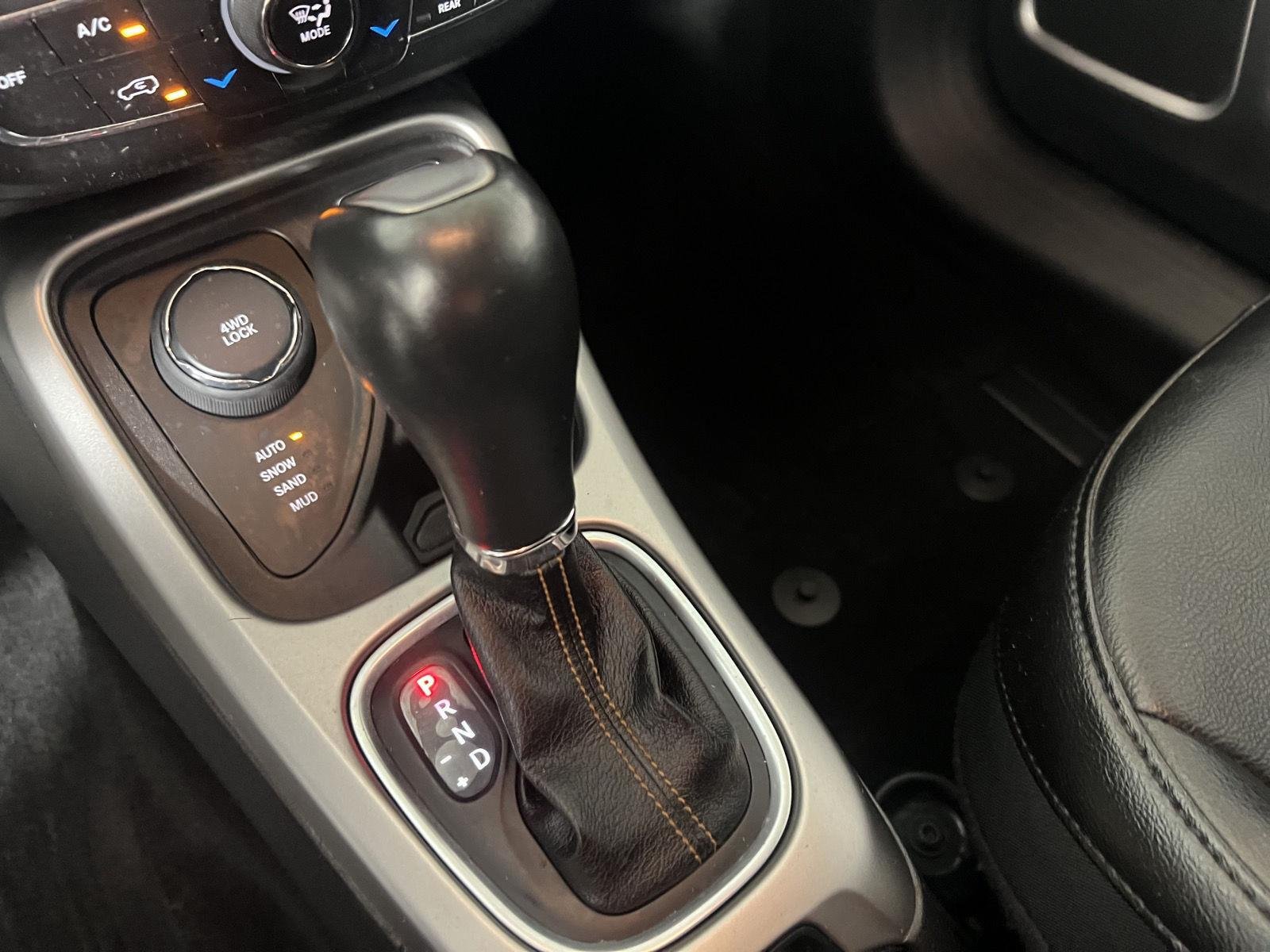 Used 2020 White Clearcoat Jeep Latitude image 18