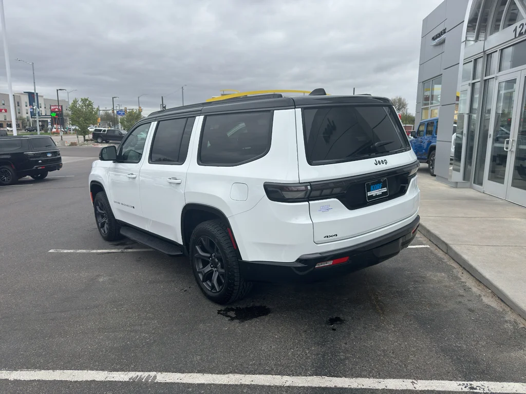 New 2026 Bright White Clear-Coat Exterior Paint Jeep Upland image 3
