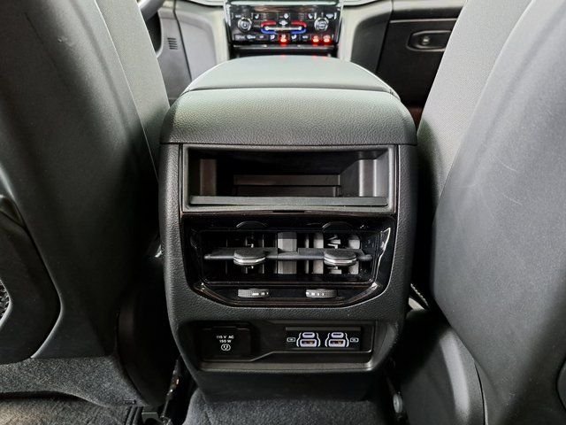 Used 2022 White Jeep Altitude image 27