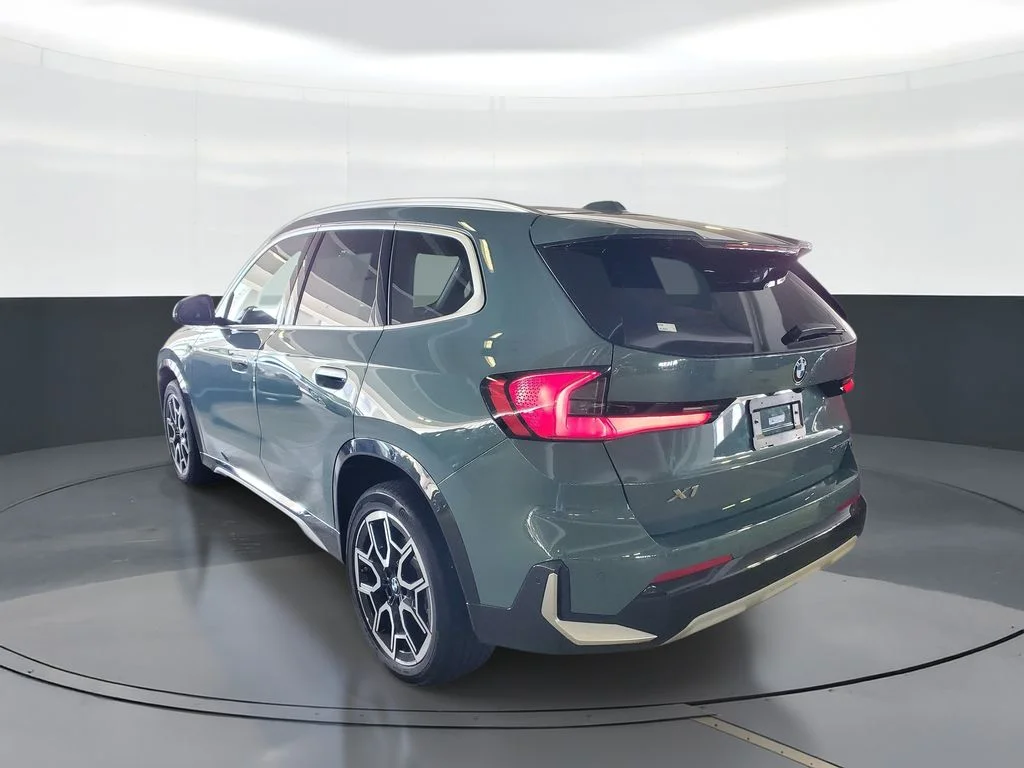 New 2026 Cape York Green Metallic BMW xDrive28i image 4
