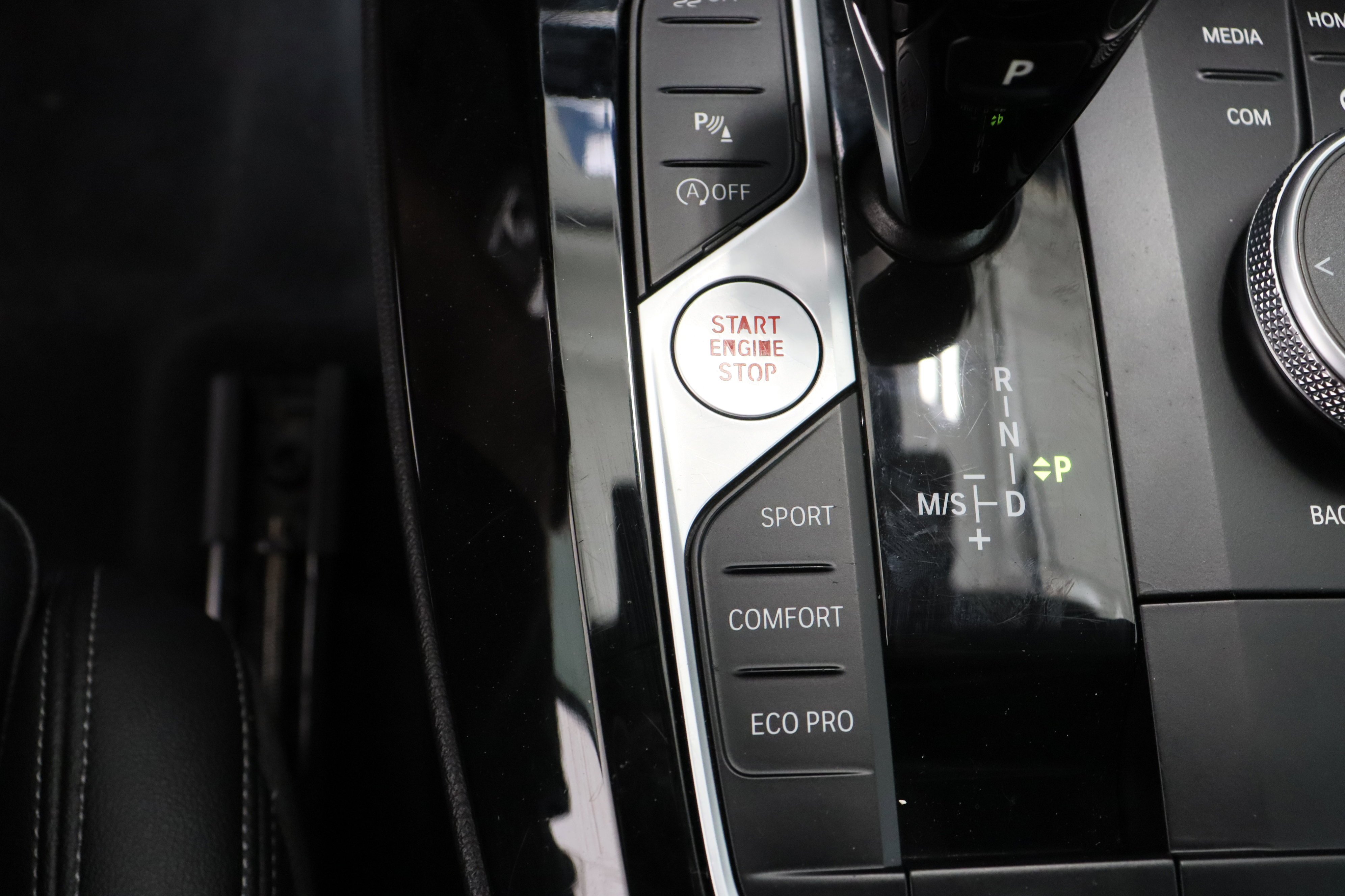 Used 2024 Dark Graphite Metallic BMW sDrive30i 2.0T image 18