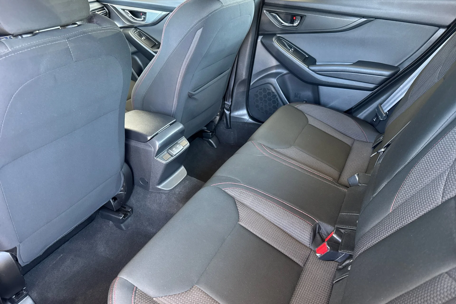 Used 2022 Ice Silver Metallic Subaru Premium image 4