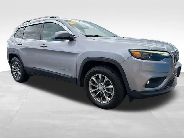 Used 2020 Silver Jeep Latitude Plus 4x4 image 9