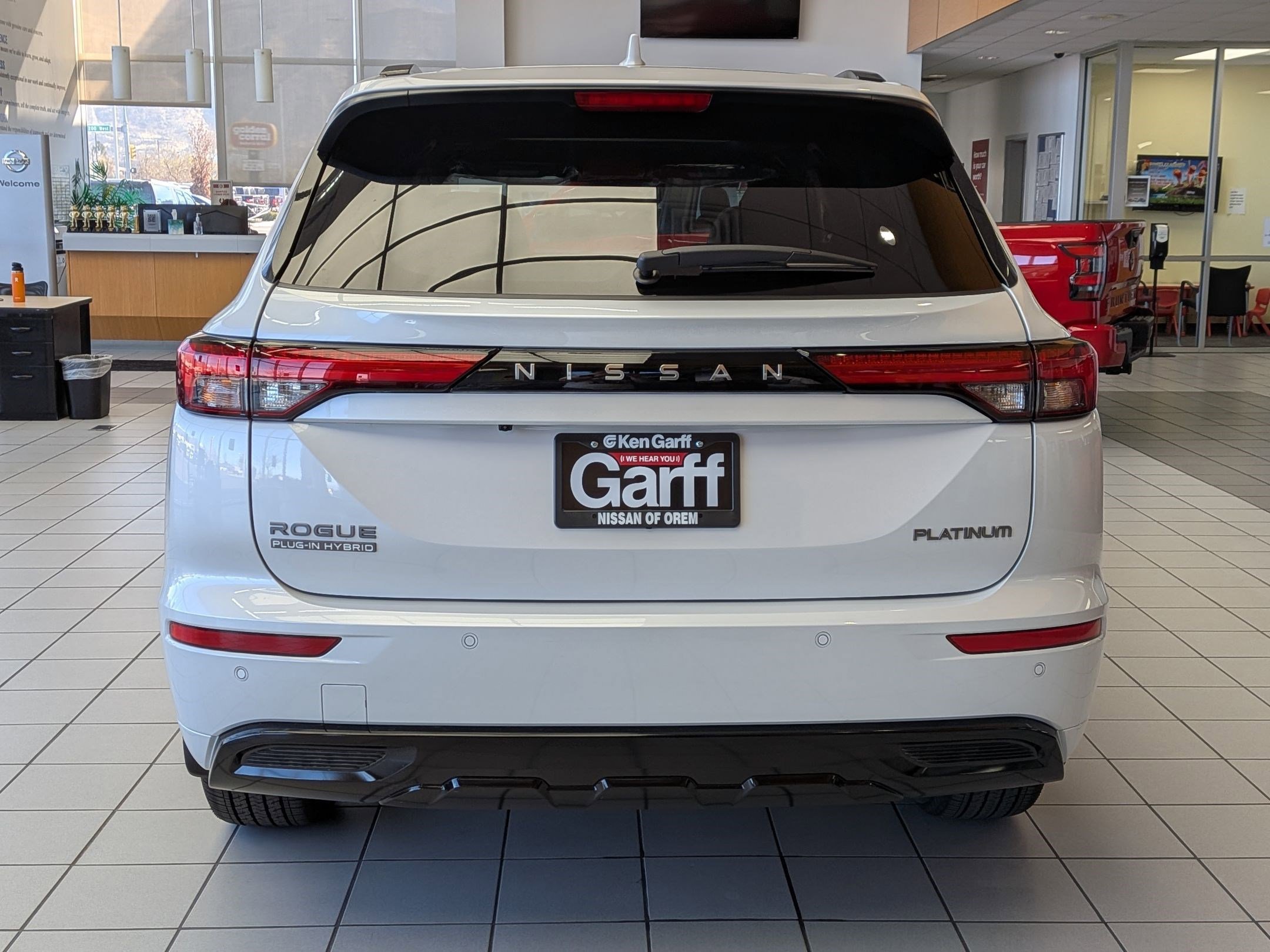 2026 Nissan Rogue Plug-In Hybrid Platinum | CarEdge | CarEdge