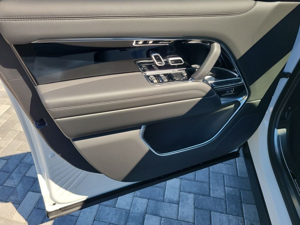 New 2027 Fuji White Land Rover SE image 23