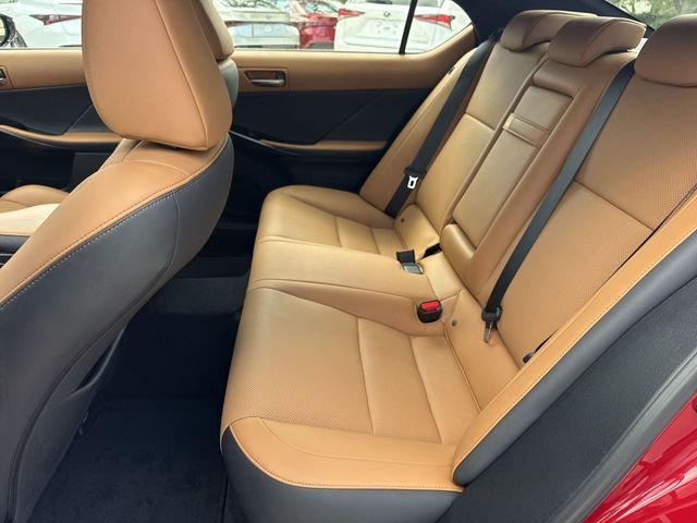 2024 Lexus IS 300 - Photo 23