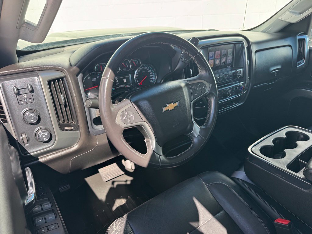 Used 2018 Gray Chevrolet LT image 3