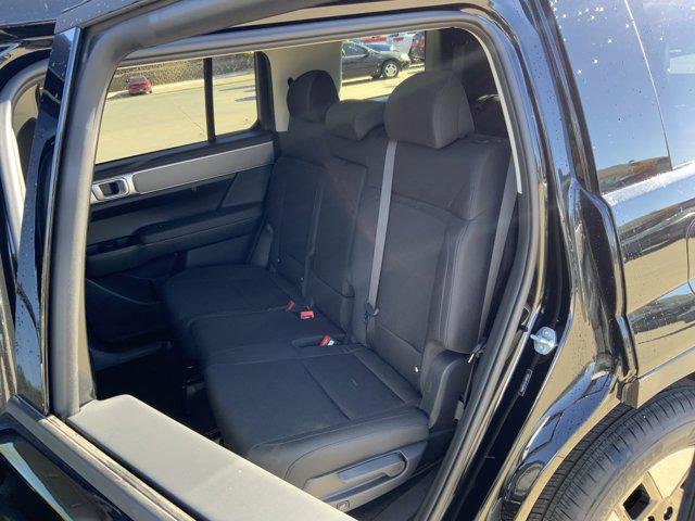 New 2026 Phantom Black Hyundai SE image 10