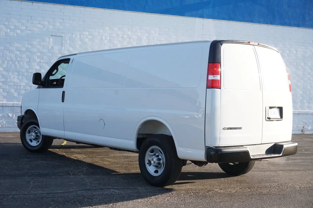 New 2026 Summit White Chevrolet WT image 8
