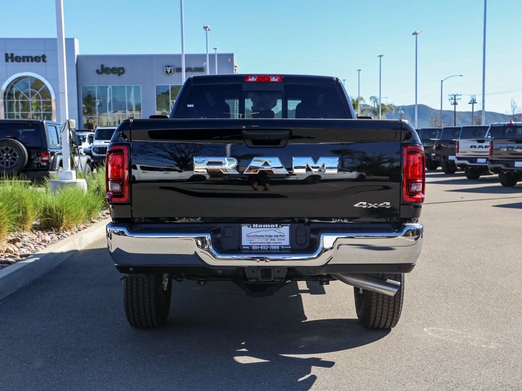 New 2026 Diamond Black Crystal Pearl-Coat Exterior Paint RAM Tradesman image 4