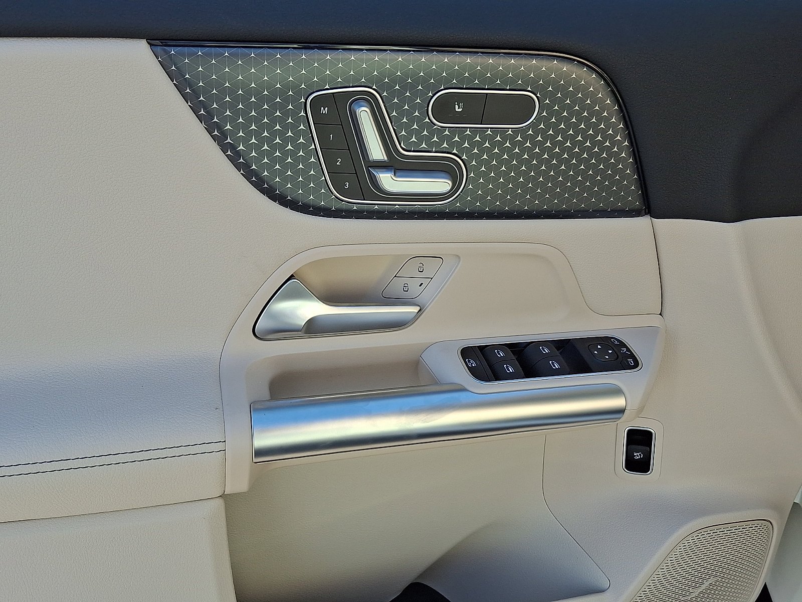Used 2026 Polar White Mercedes-Benz GLA 250 image 7