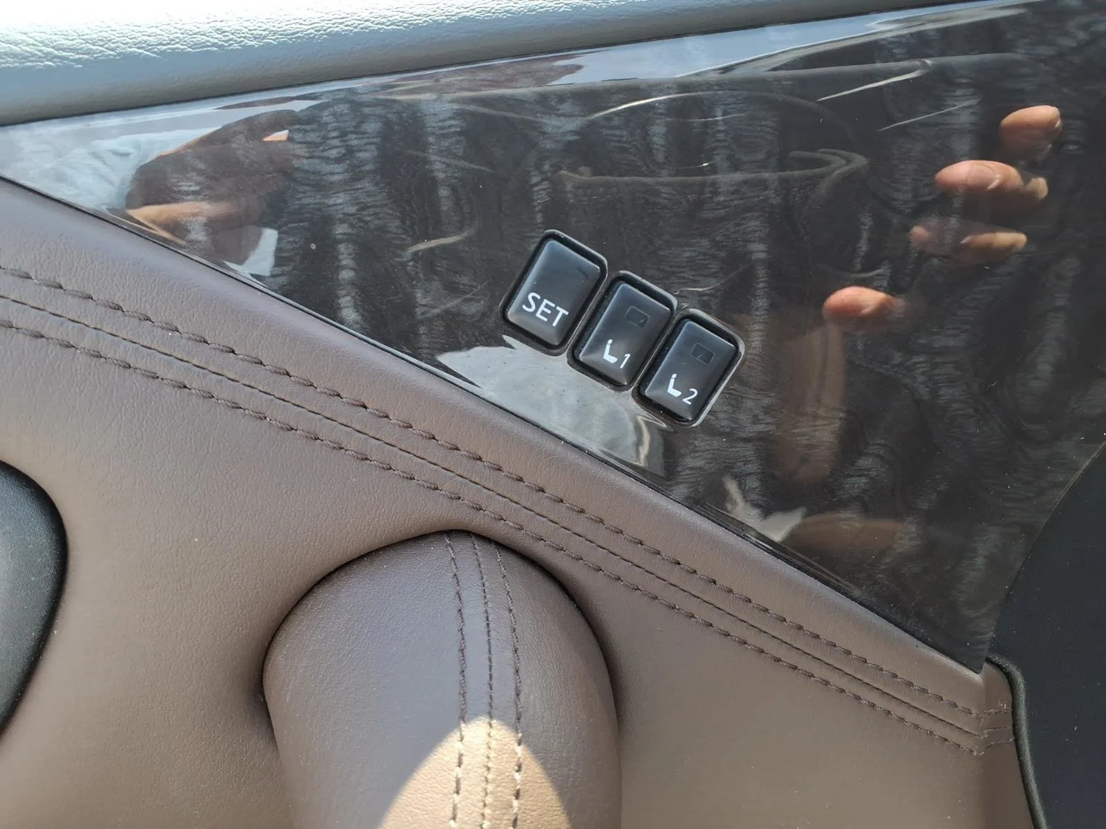 Used 2023 Aspen White Tricoat Nissan Platinum image 21