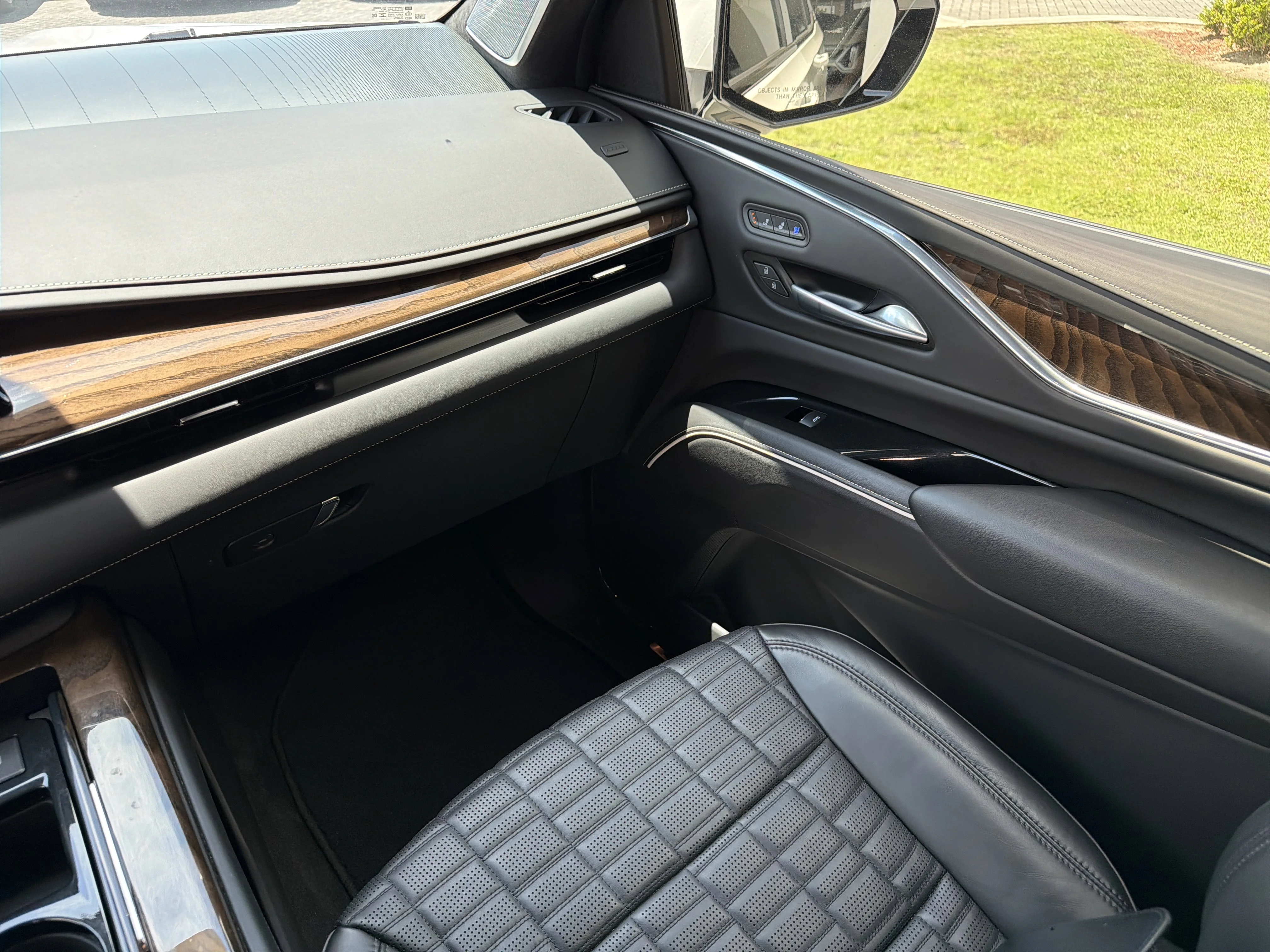 Used 2023 Crystal White Tricoat Cadillac 4WD Sport Platinum image 19