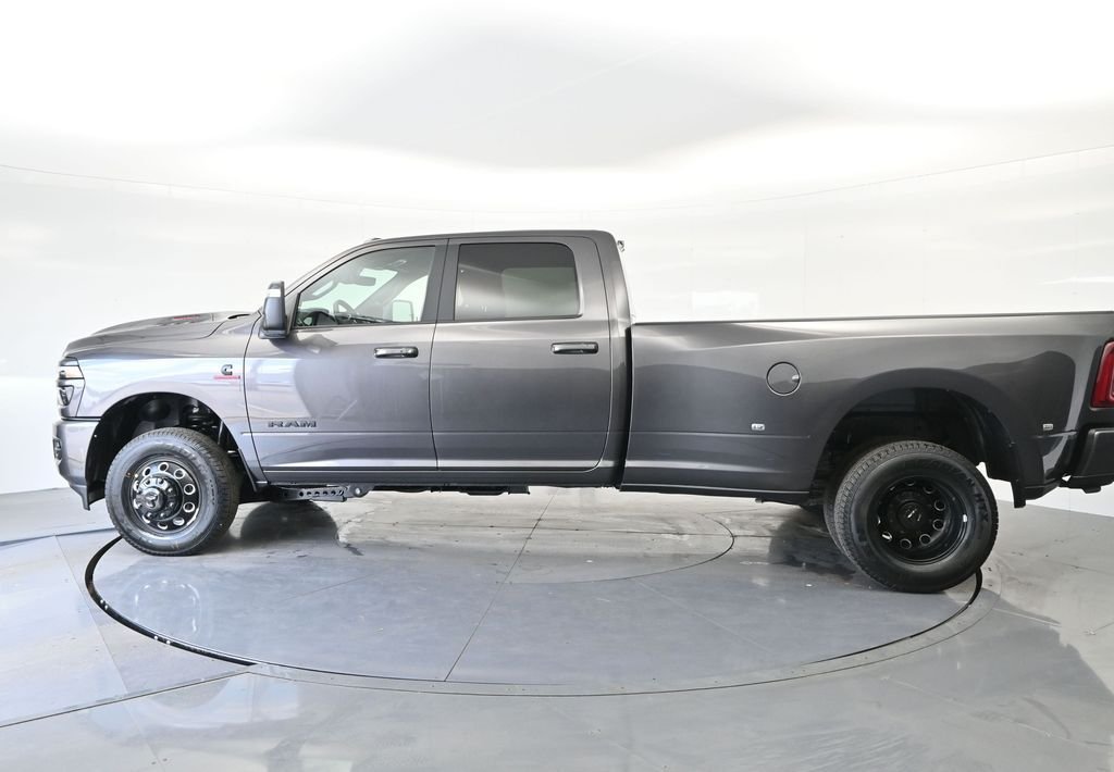 New 2026 Granite Crystal Metallic Clear-Coat Exterior Paint RAM Laramie image 10