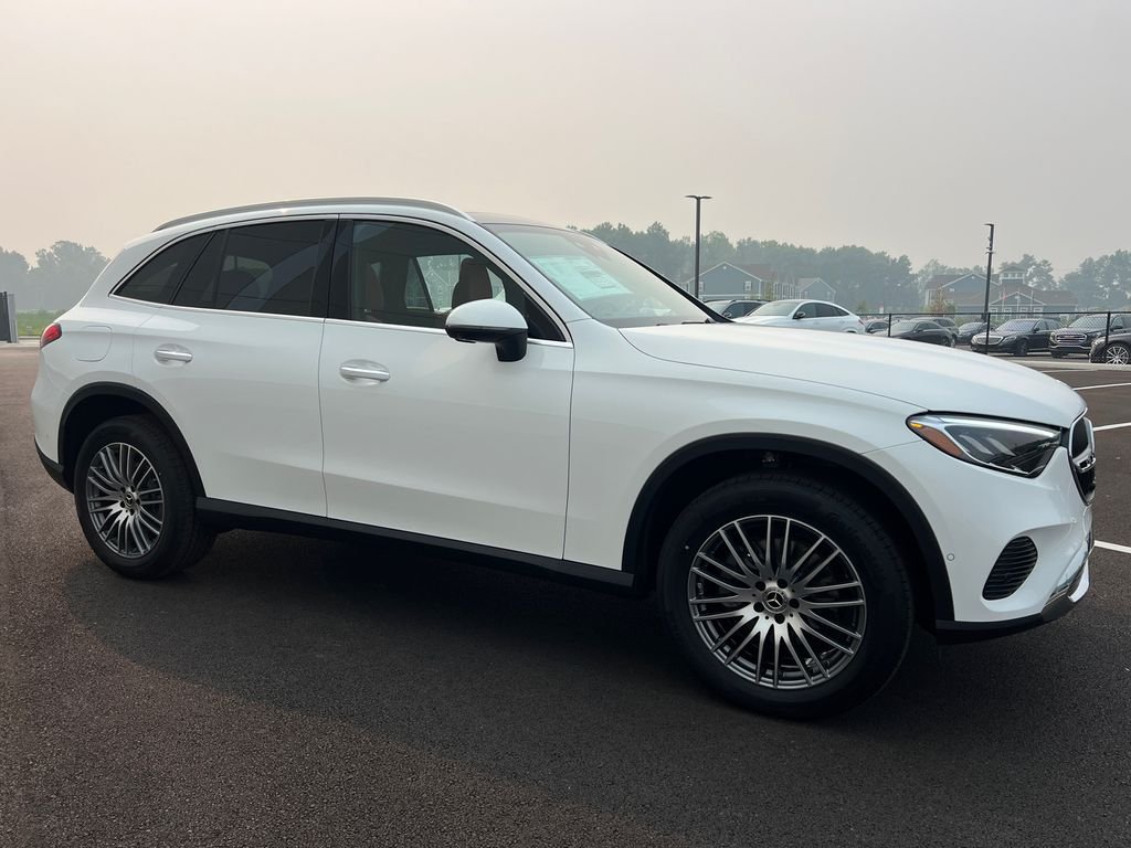 New 2026 Polar White Mercedes-Benz GLC 300 image 2