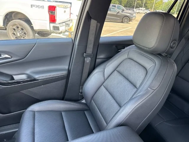 Used 2025 White Chevrolet LT image 40