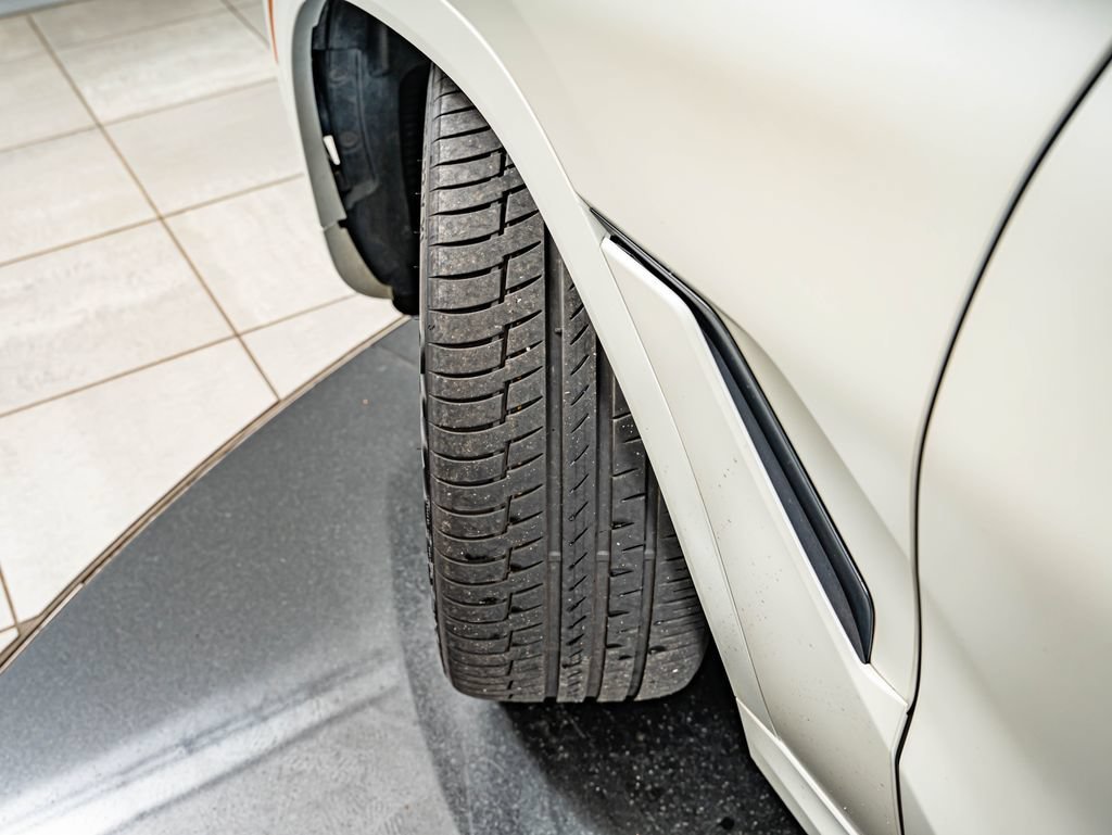 Used 2023 Frozen Brilliant White Metallic BMW M50i image 41