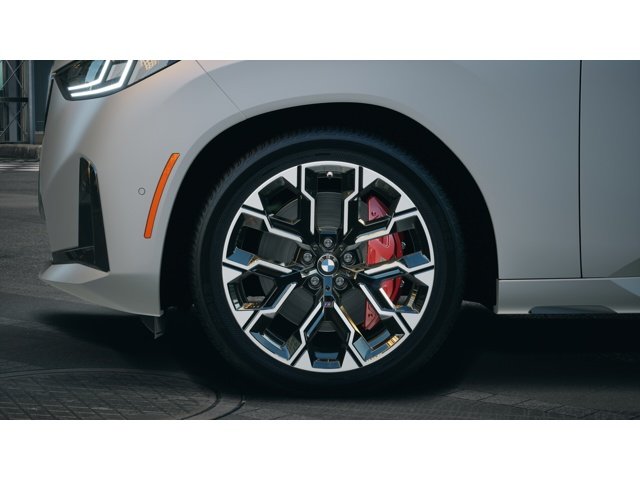 New 2026 Frozen Pure Grey Metallic BMW M50 xDrive image 7
