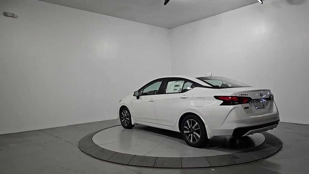 2025 Nissan Versa 1.6 SV photo 3