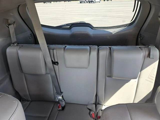 Used 2019 Silver Toyota XLE image 25