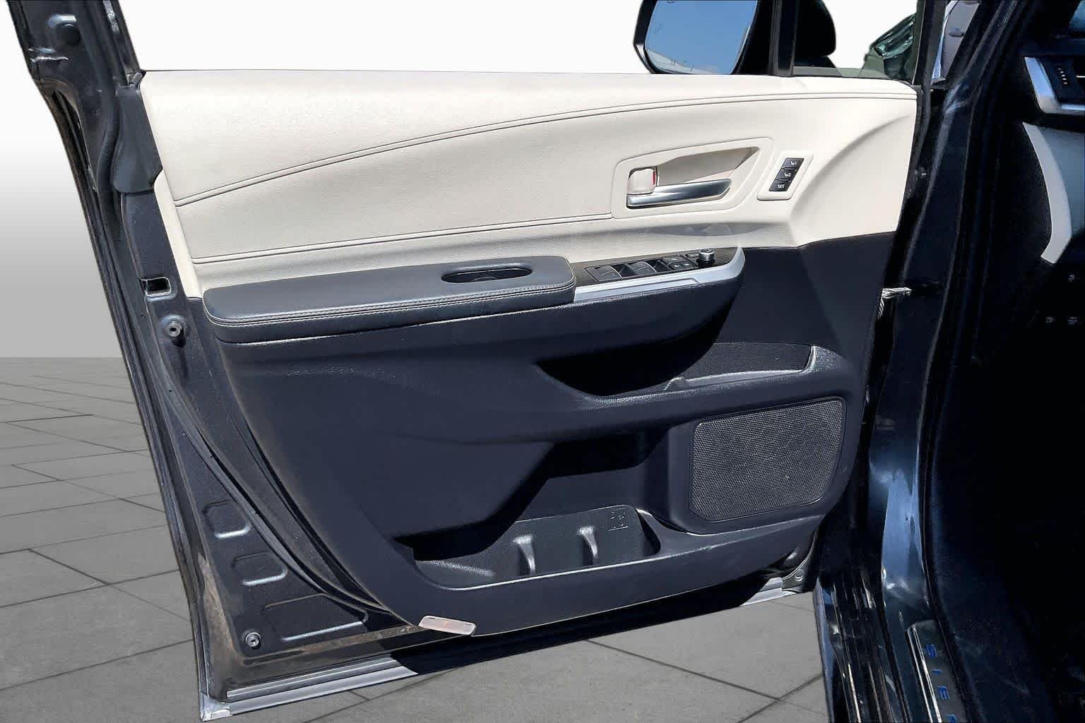 Used 2025 Magnetic Gray Metallic Toyota Platinum image 22