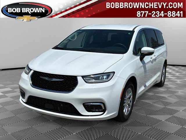 2023 Chrysler Pacifica Touring L's photo