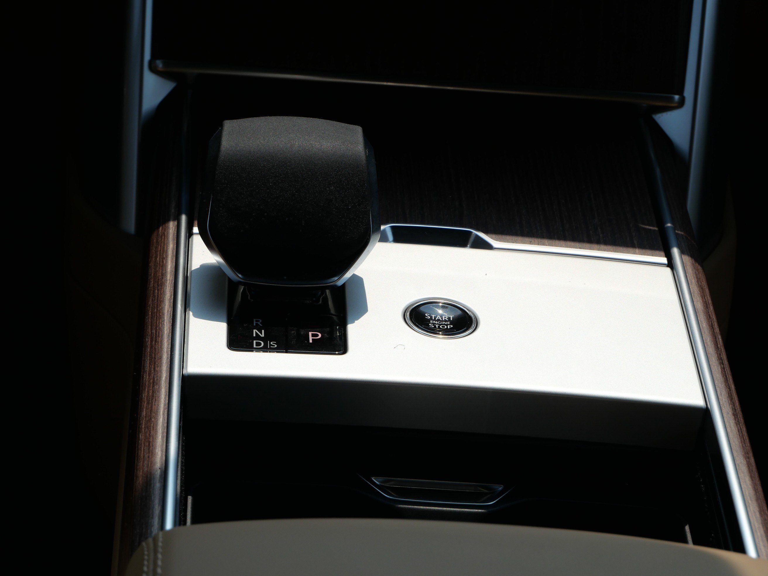 New 2026 Fuji White Land Rover SE image 10