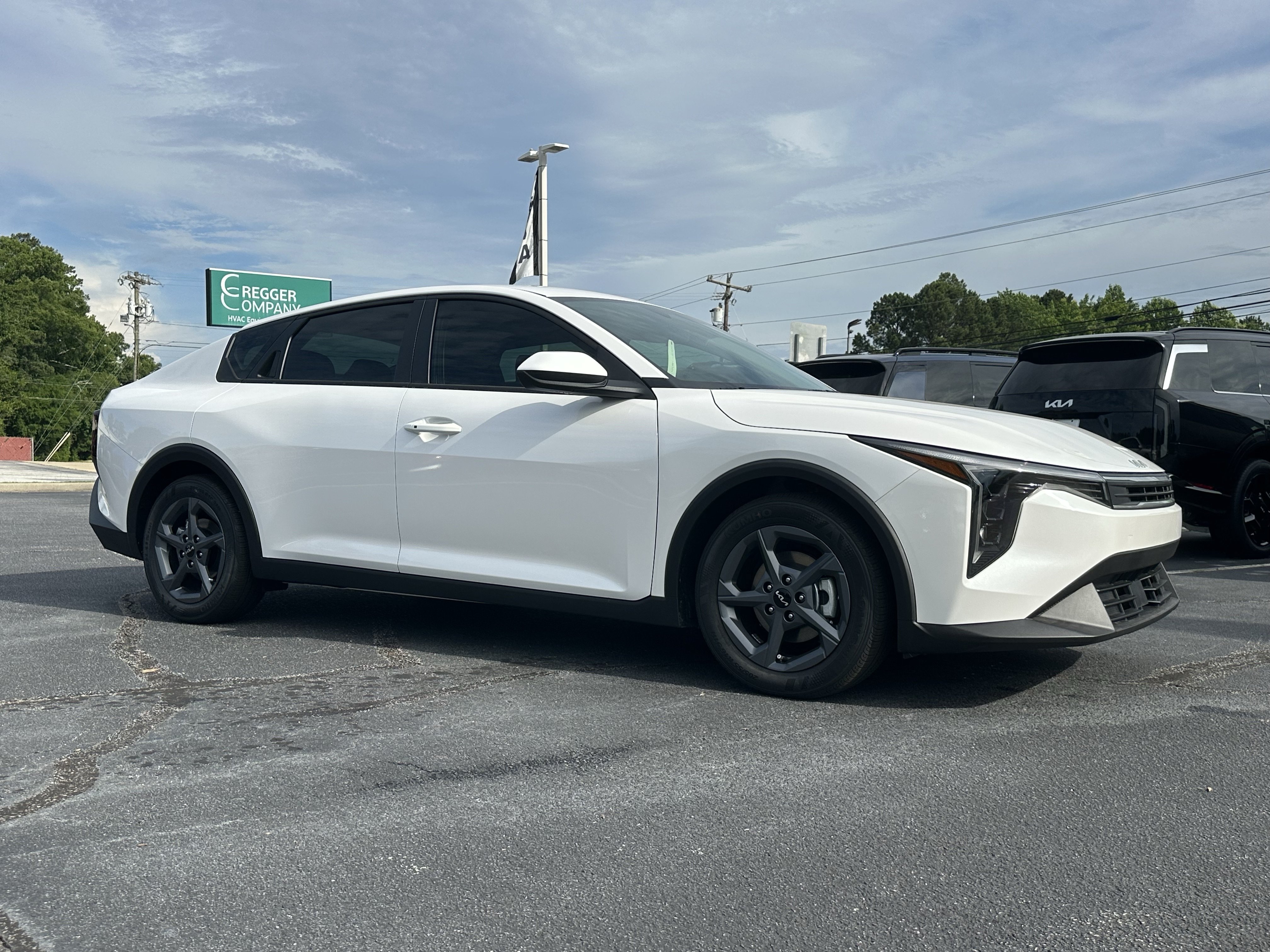 New 2026 Snow White Pearl Kia LXS image 2
