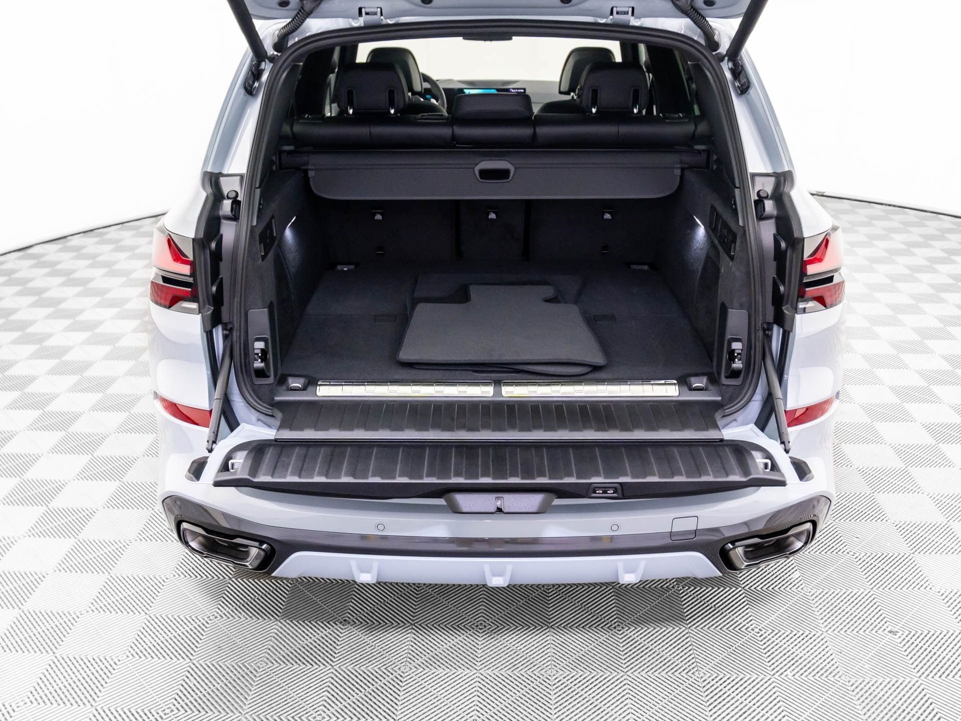New 2026 Brooklyn Grey Metallic BMW xDrive50e image 31