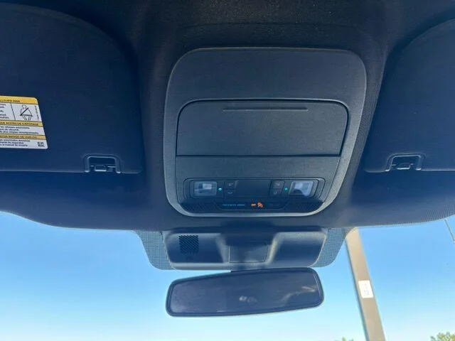 Used 2023 Avalanche Gray Ford XLT image 21