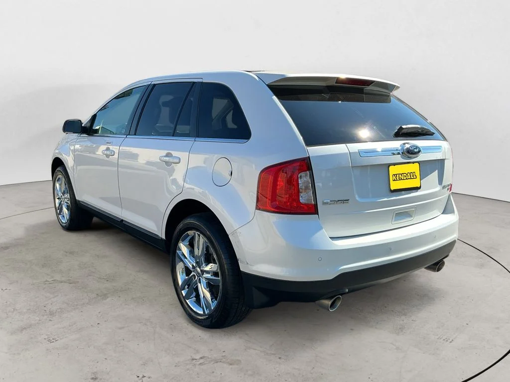 Used 2011 White Ford Limited image 7
