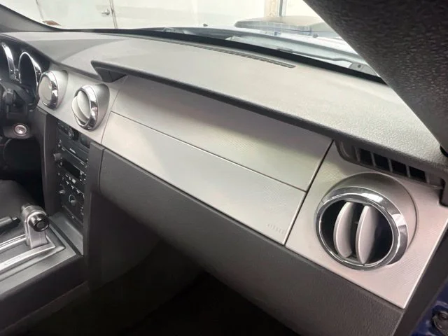 Used 2007  Ford GT Deluxe image 5