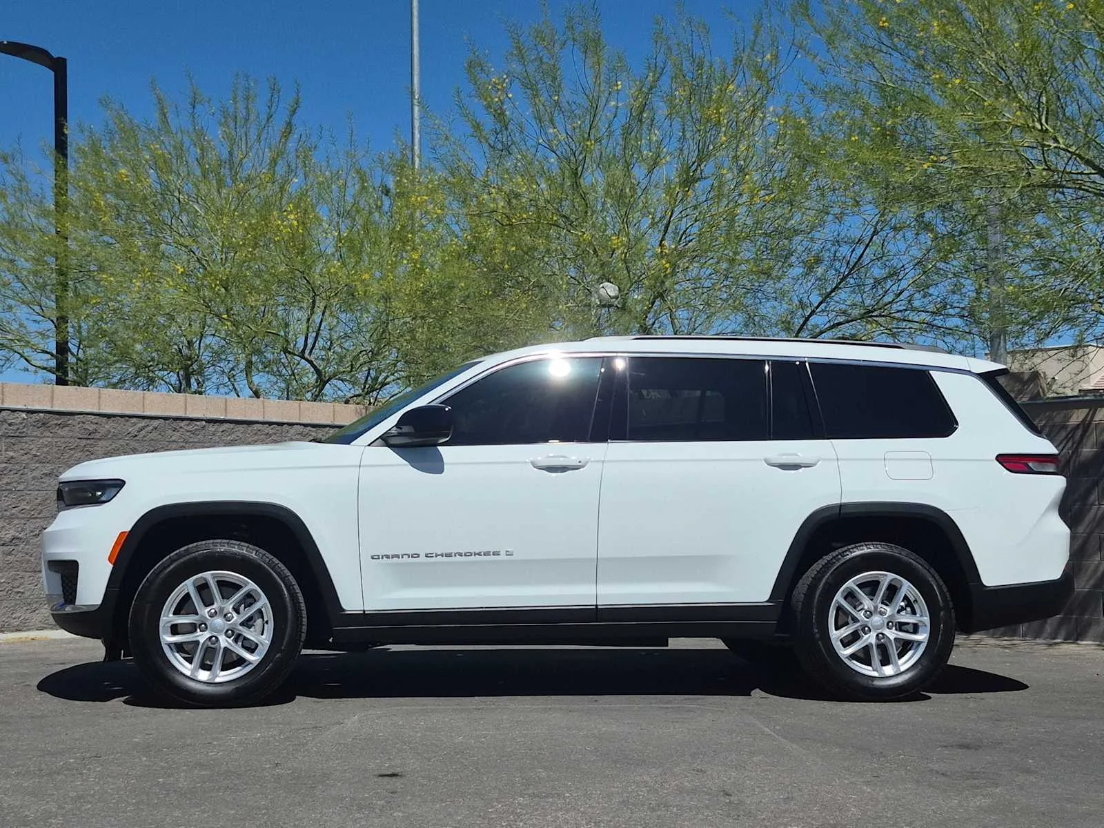Used 2025 Bright White Clearcoat Jeep Laredo image 5