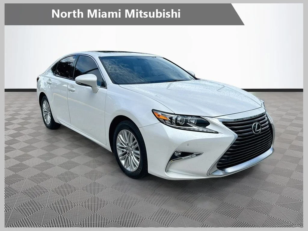 Used 2016 White Lexus 350 image 1