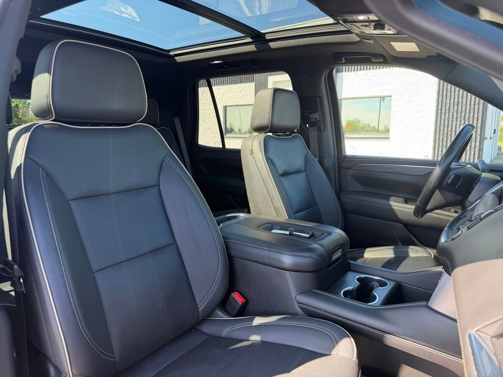Used 2023  GMC SLT image 34