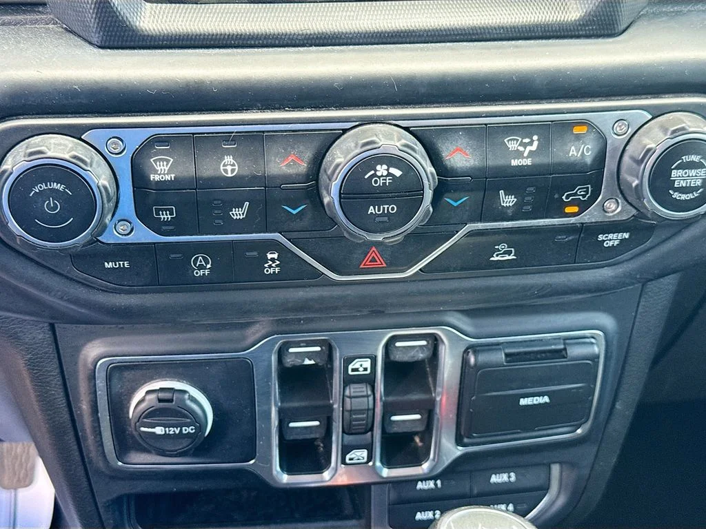 Used 2023 Red Jeep Sahara image 17